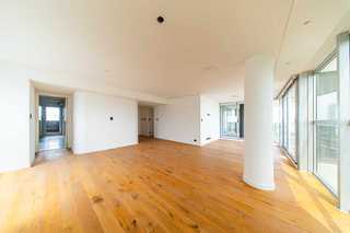 Av. Del Valle y Ov. Lagos